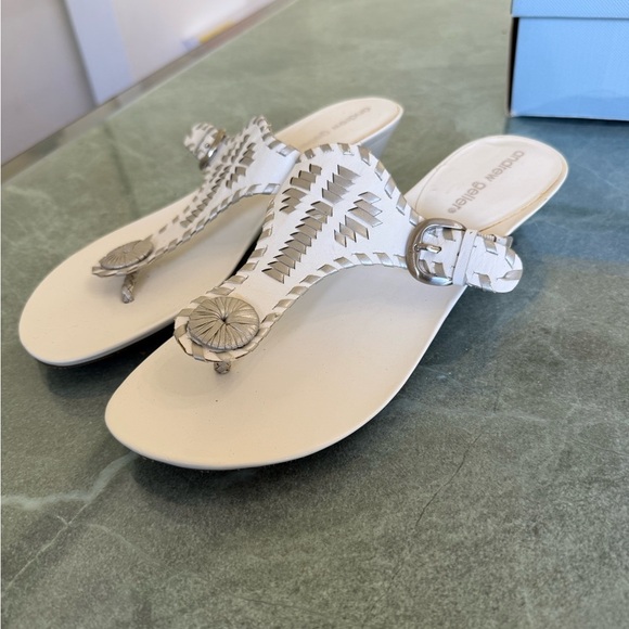 Leather , genuine A. Geller white sandals, kitten heels, silver accents, SZ 8.5M - Picture 2 of 5